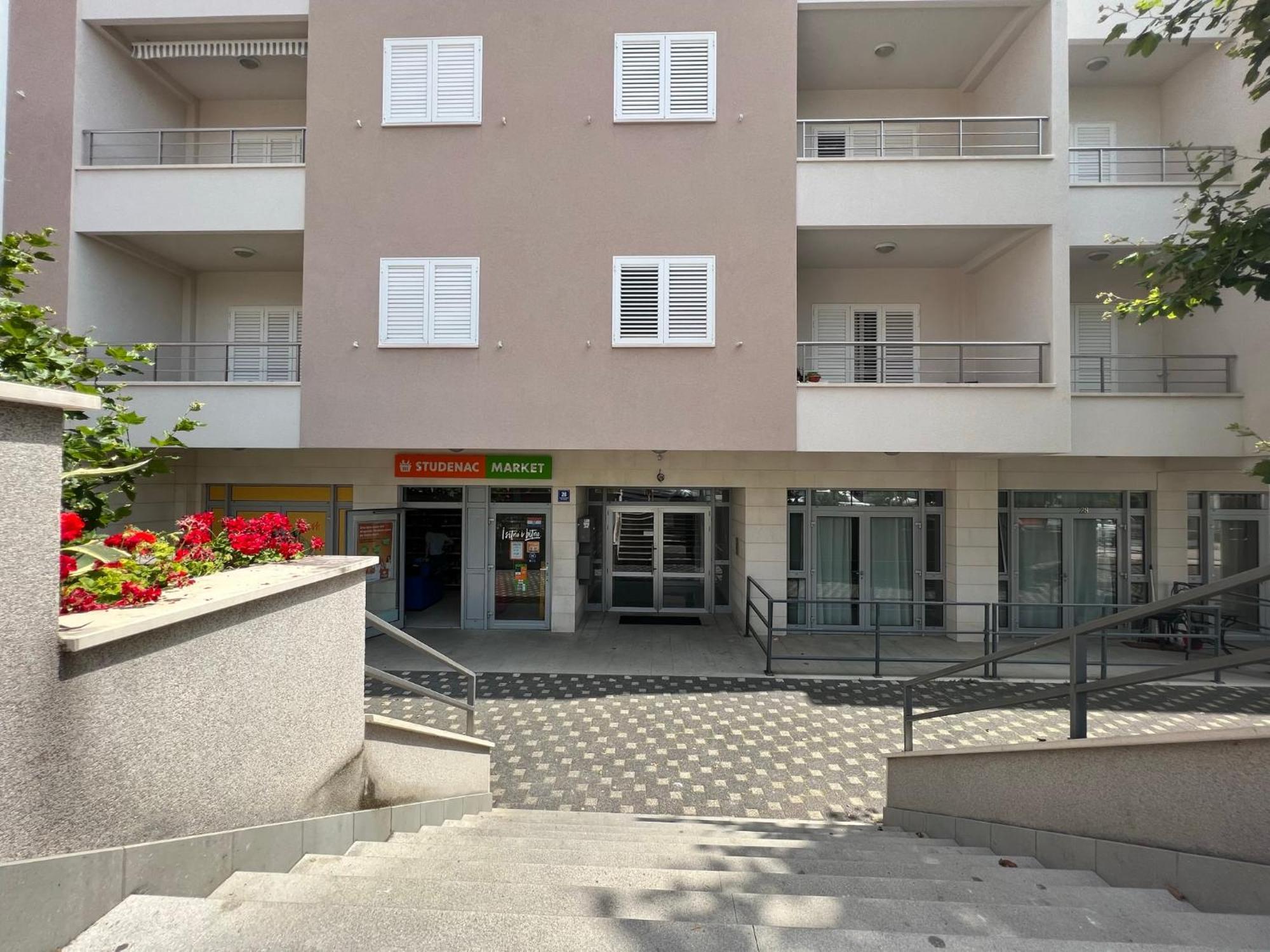 Apartment Lucija - Cozy Flat In The City Center With A Sea View & Parking Makarska Exterior foto